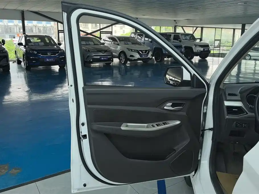 Wuling Hongguang Facelift 1.5 L S Comfort Electric Assist LAR
