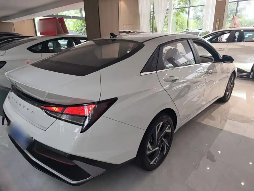 Elantra 1.5 L CVT GLX Elite