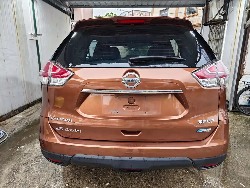 X-Trail 2.5 L CVT Luxury 4 WD