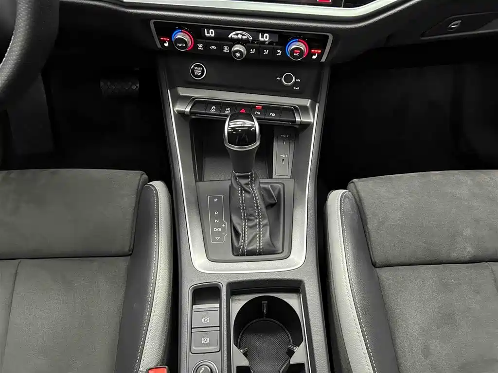 Audi Q3 35 TFSI Fashion Dynamic (1.4 T)