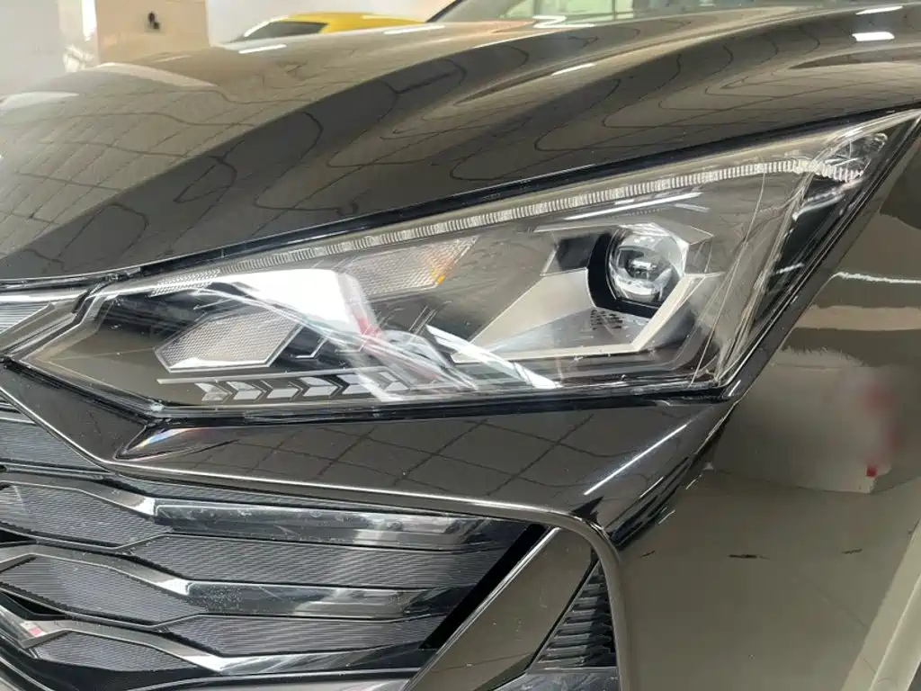 Yixuan 1.5 L Auto Luxury