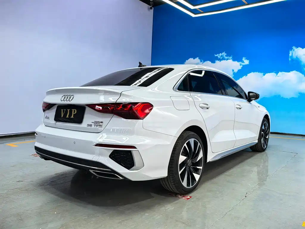 Audi A3 Facelift A3 L Limousine 35 TFSI Luxury Sport