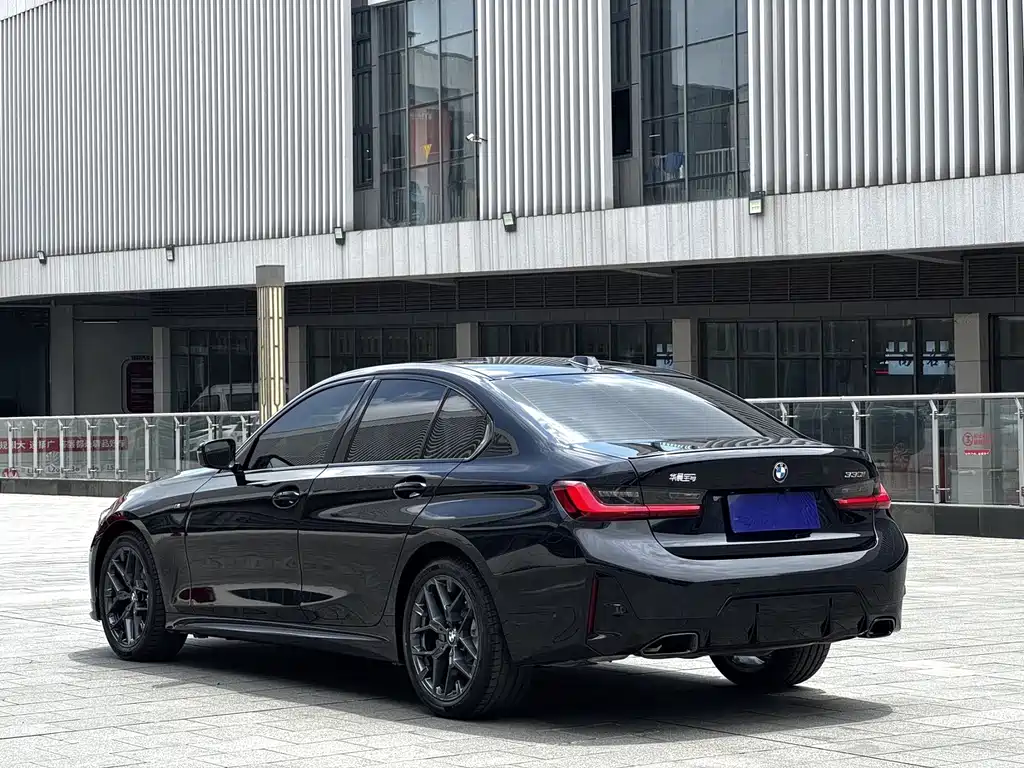 BMW 3 Series 330 i M Sport Night Package