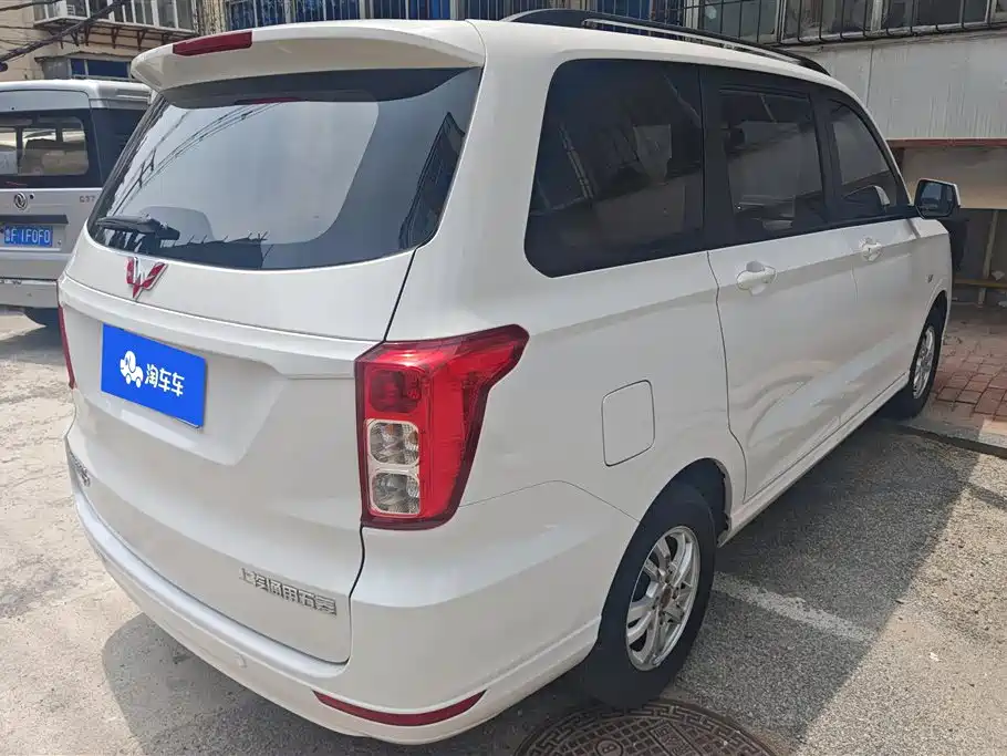 Wuling Hongguang 1.5 L S Comfort LAR