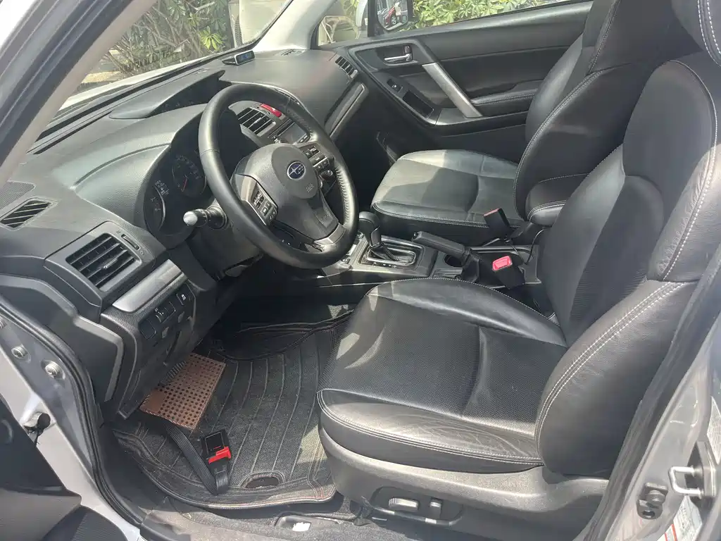 Forester 2.5 i Auto Luxury