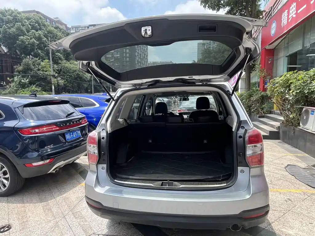 Forester 2.5 i Auto Luxury