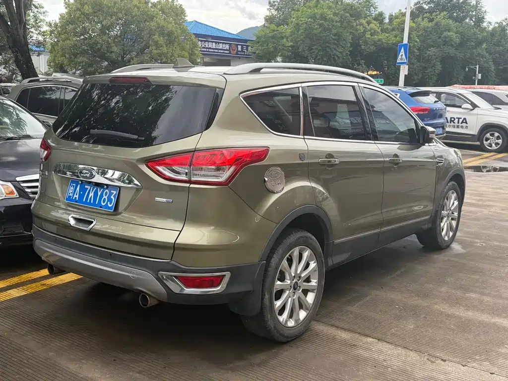 Kuga 2.0 L GTDi 4 WD Distinguished