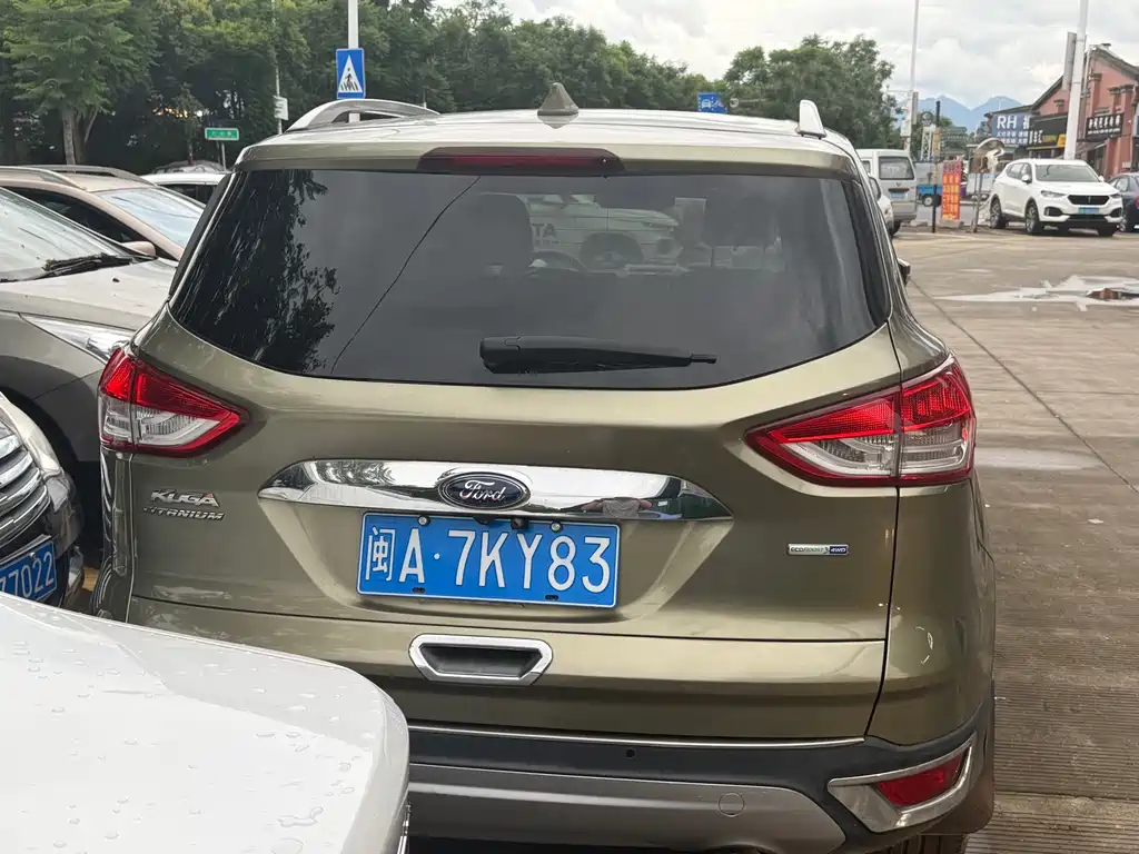 Kuga 2.0 L GTDi 4 WD Distinguished