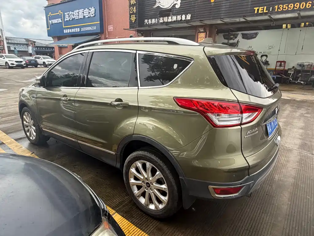 Kuga 2.0 L GTDi 4 WD Distinguished