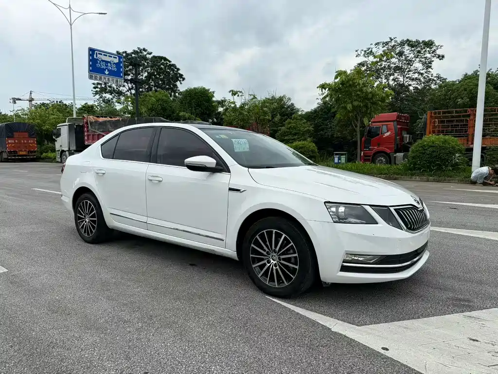 Octavia TSI230 DSG Luxury