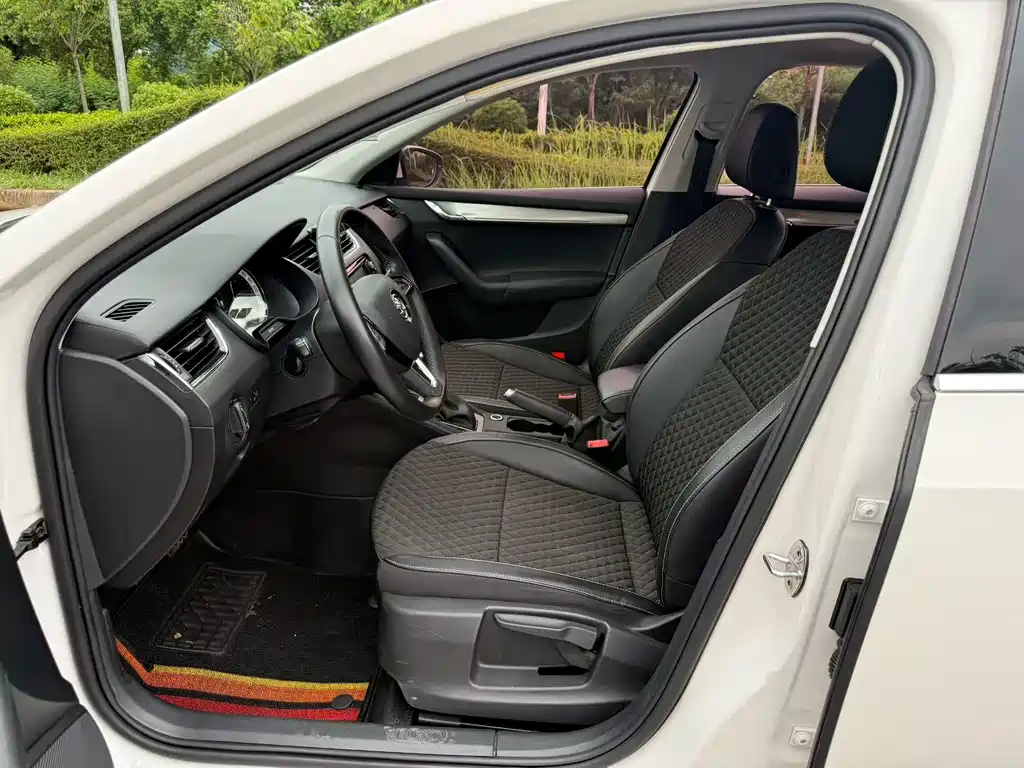 Octavia TSI230 DSG Luxury