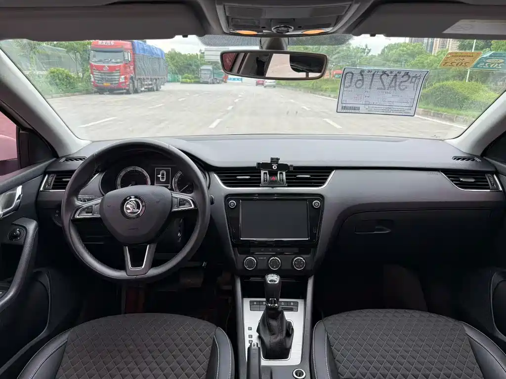 Octavia TSI230 DSG Luxury