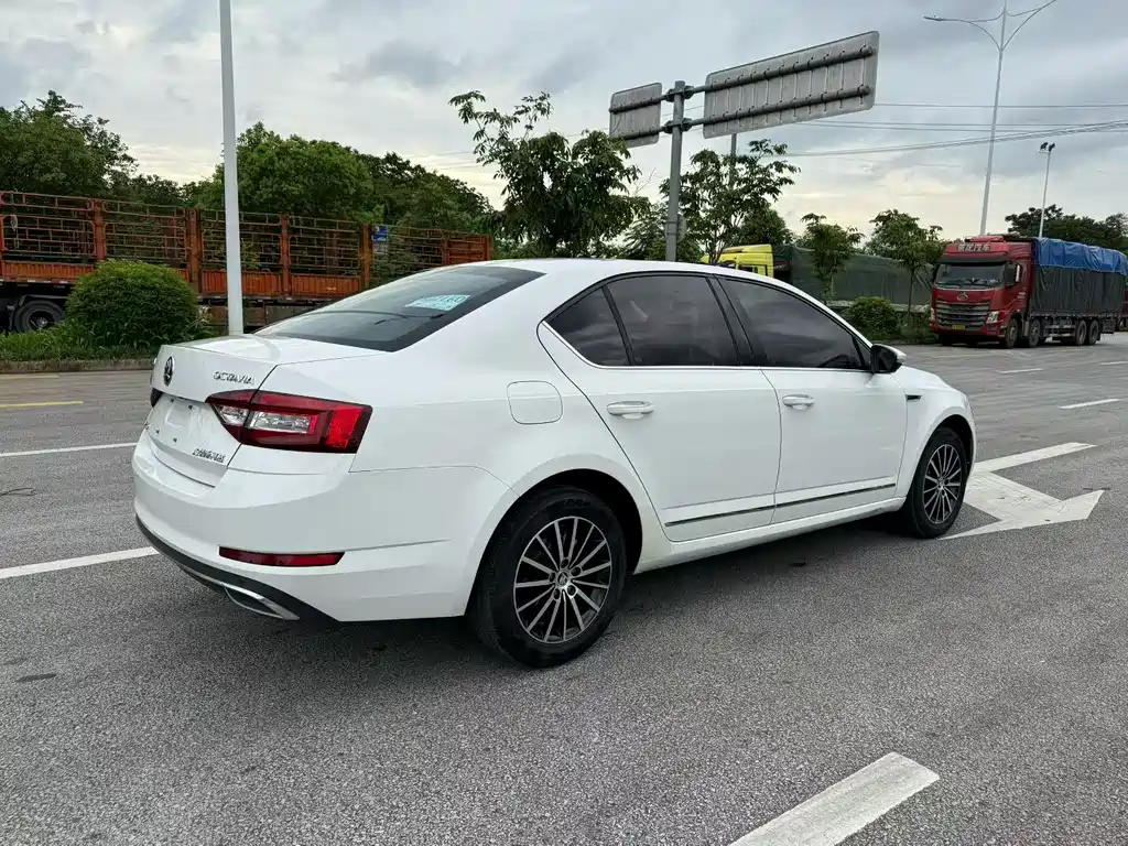 Octavia TSI230 DSG Luxury