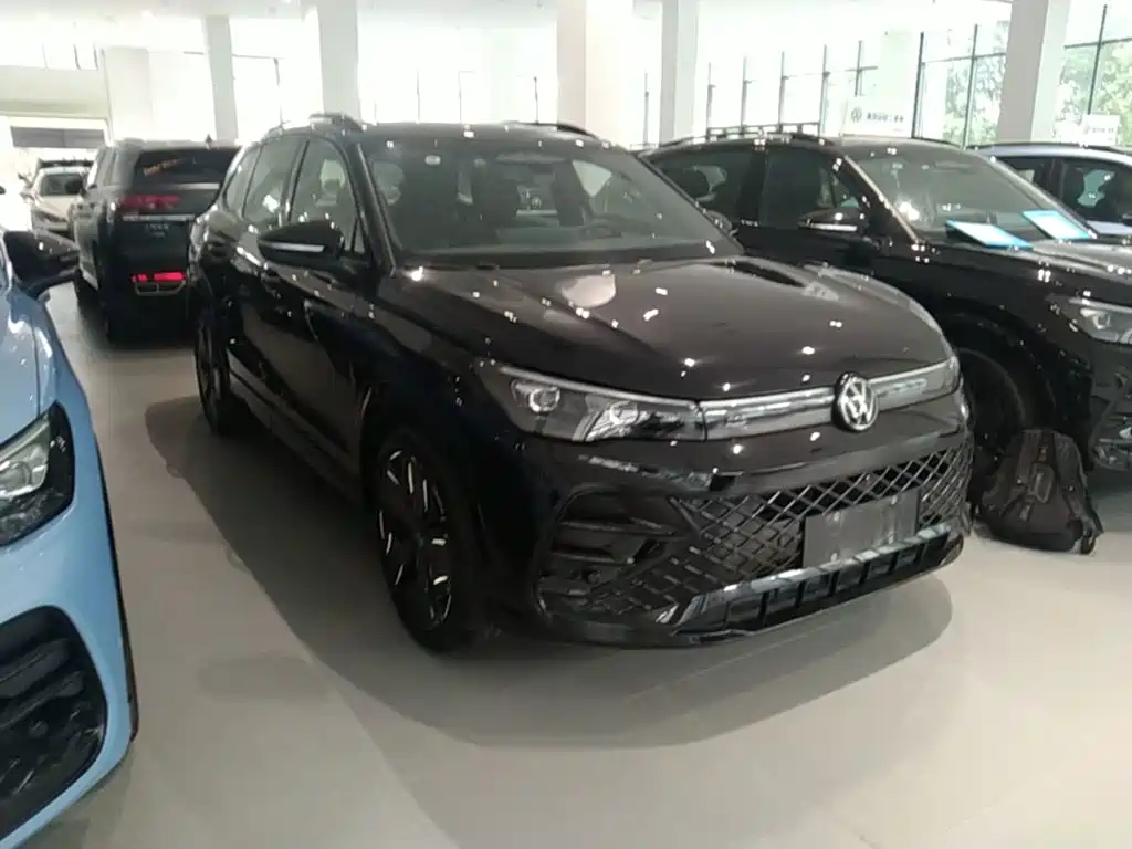 Tiguan L PRO 330 TSI 2 WD R-Line Smart Leading