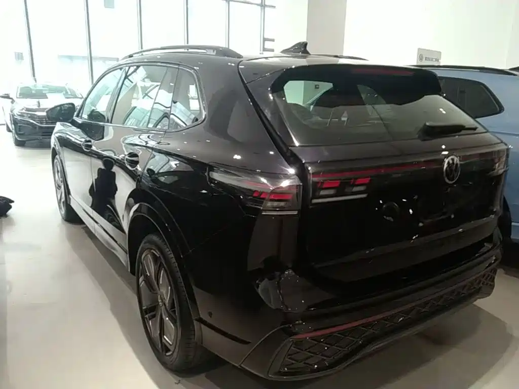 Tiguan L PRO 330 TSI 2 WD R-Line Smart Leading