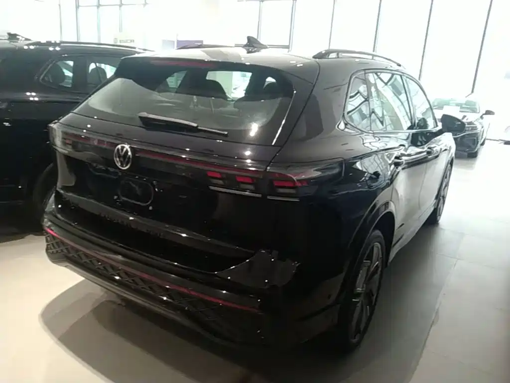 Tiguan L PRO 330 TSI 2 WD R-Line Smart Leading