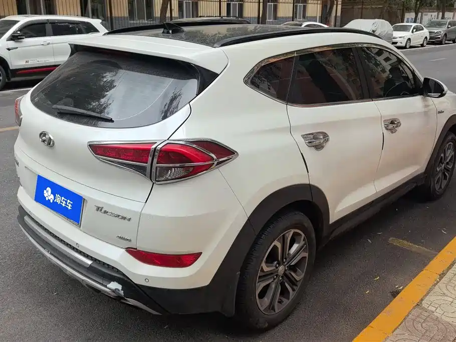 Tucson 途胜 2015款 1.6 T 双离合四驱尊贵型
