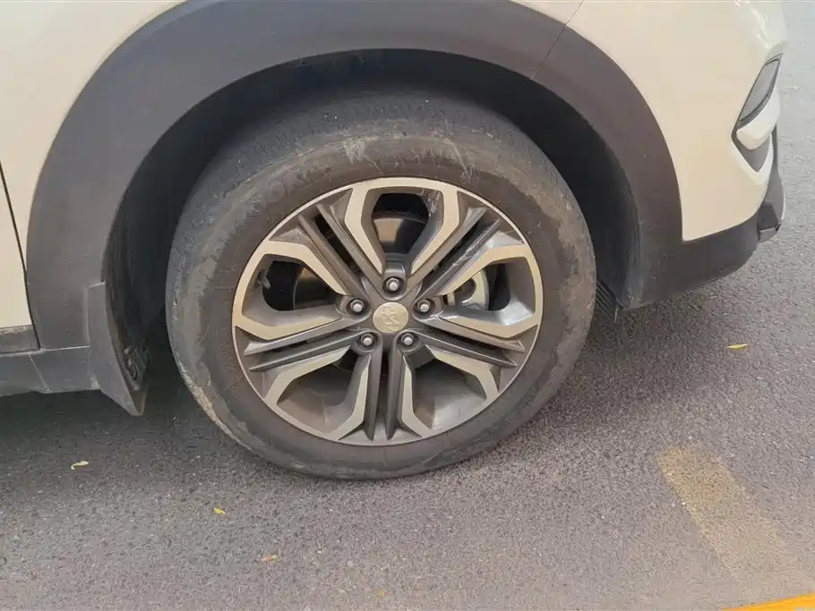 Tucson 途胜 2015款 1.6 T 双离合四驱尊贵型
