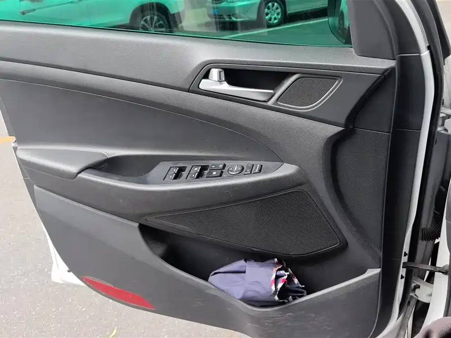 Tucson 途胜 2015款 1.6 T 双离合四驱尊贵型