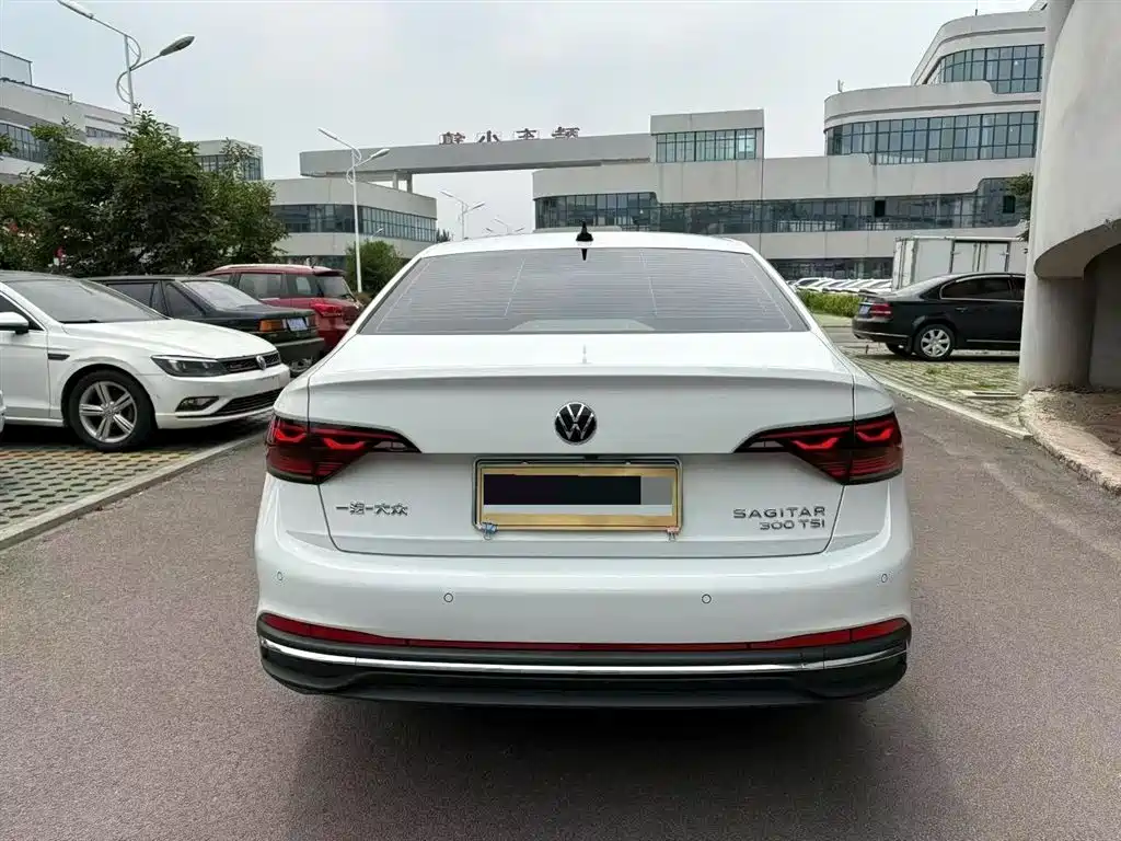 Sagitar Facelift 300 TSI DSG Transcend