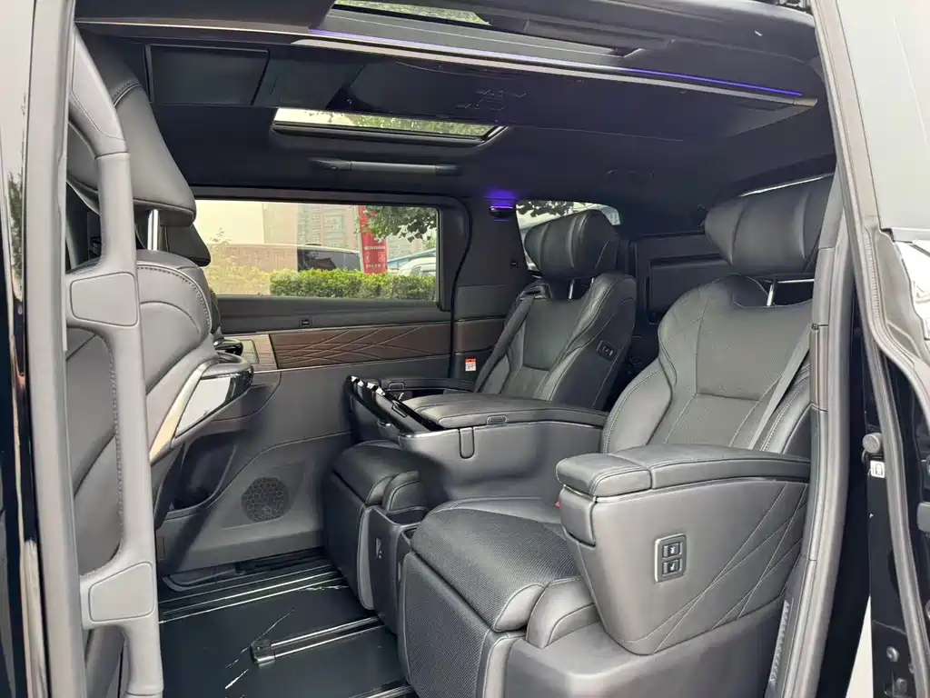 Alphard Dual Engine 2.5 L Premium Enjoyment