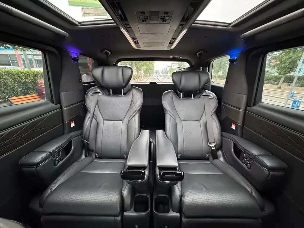 Alphard Dual Engine 2.5 L Premium Enjoyment