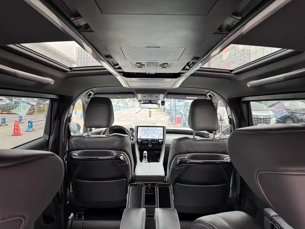 Alphard Dual Engine 2.5 L Premium Enjoyment