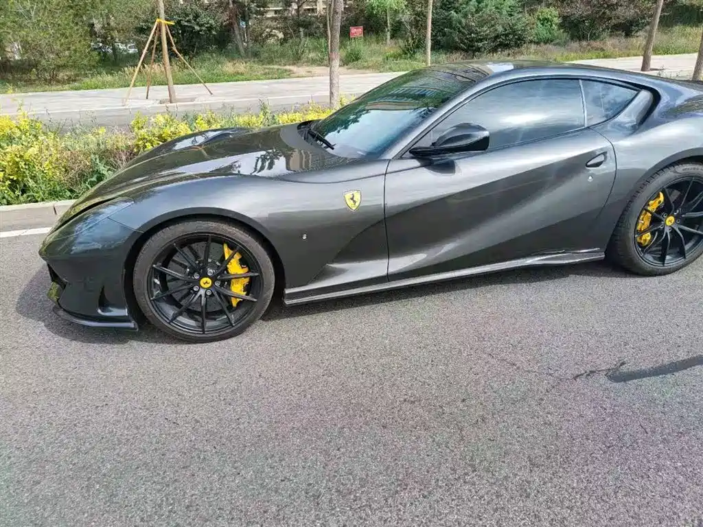 Ferrari 812 6.5 L Superfast