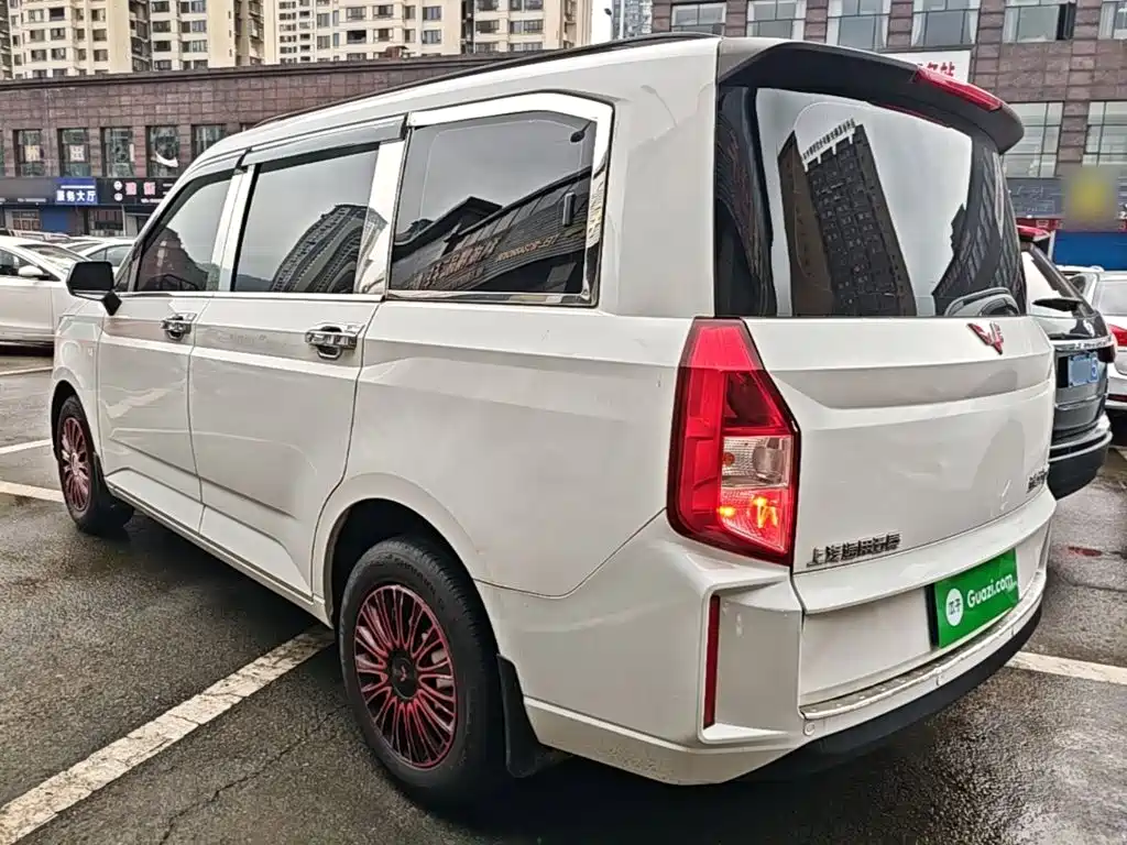 Wuling Hongguang PLUS 五菱宏光PLUS 2019款 1.5 T 手动标准型 7座