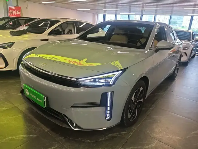 Geely Galaxy L6 125 km PLUS Dragon