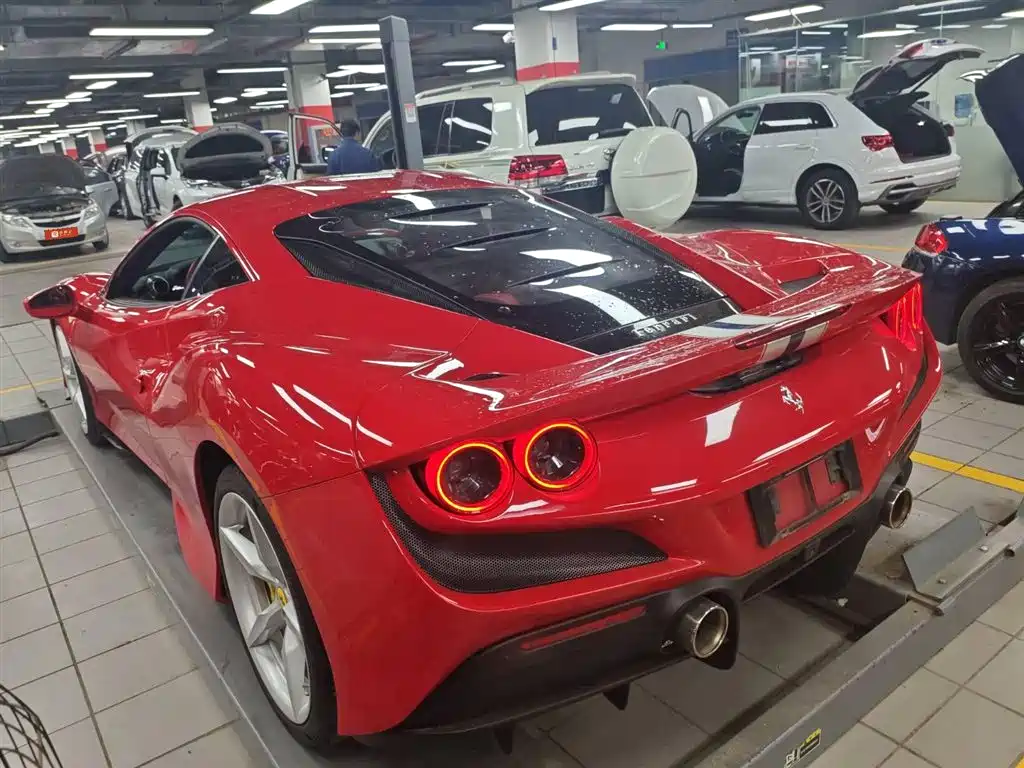 Ferrari F8 Tributo 3.9 T V8