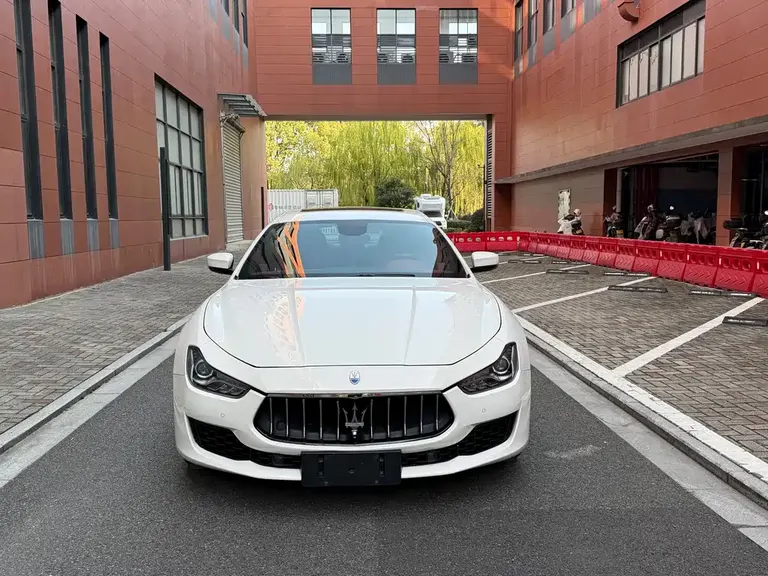 Maserati Ghibli 2.0 T Sharp Edge