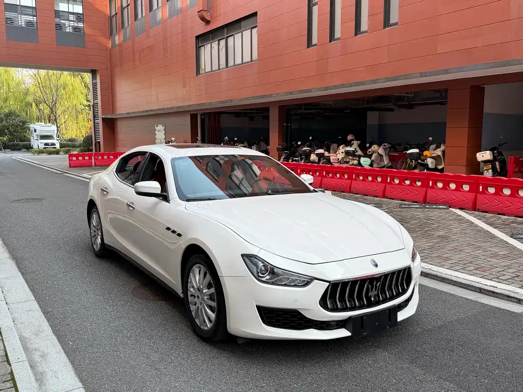 Ghibli 2.0 T Sharp Edge