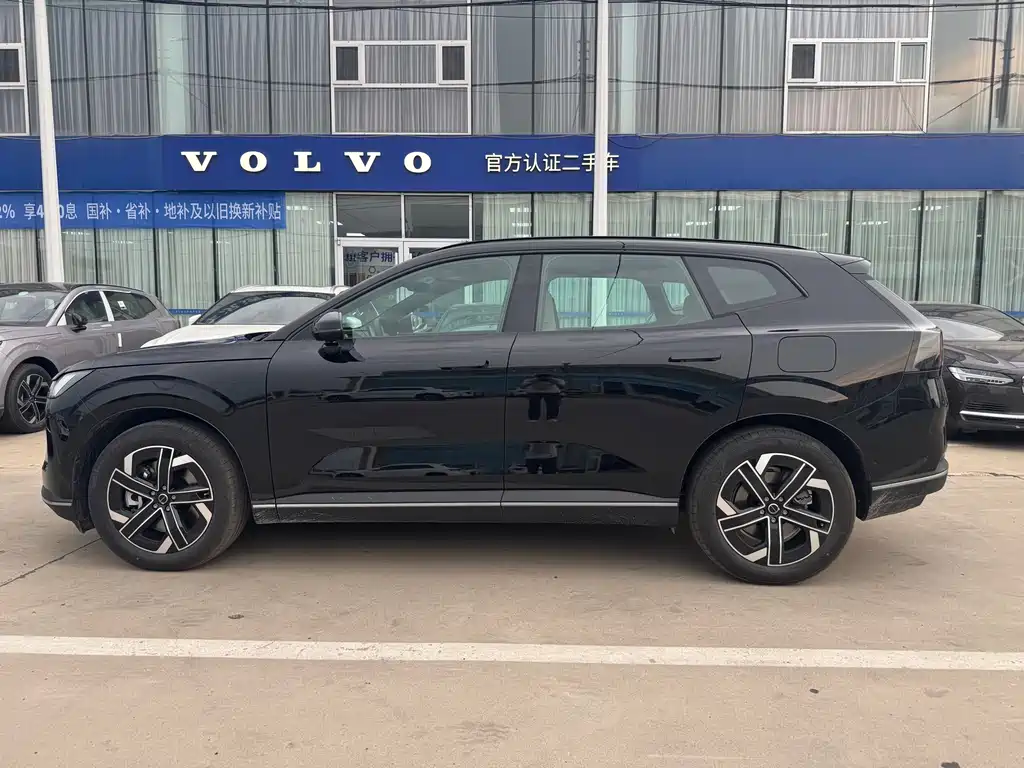Volvo XC70 PHEV 沃尔沃XC70插电式混动 2026款 四驱超长续航Core