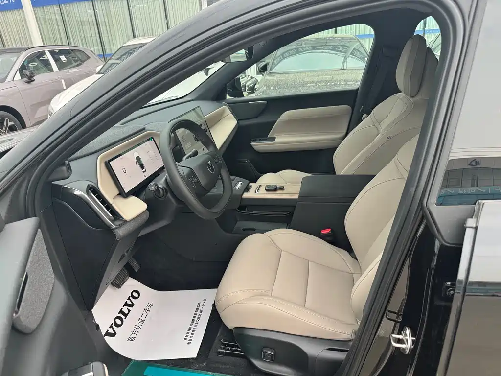 Volvo XC70 PHEV 沃尔沃XC70插电式混动 2026款 四驱超长续航Core