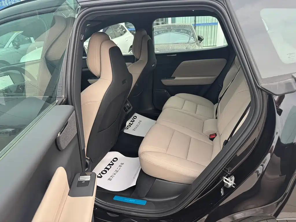 Volvo XC70 PHEV 沃尔沃XC70插电式混动 2026款 四驱超长续航Core