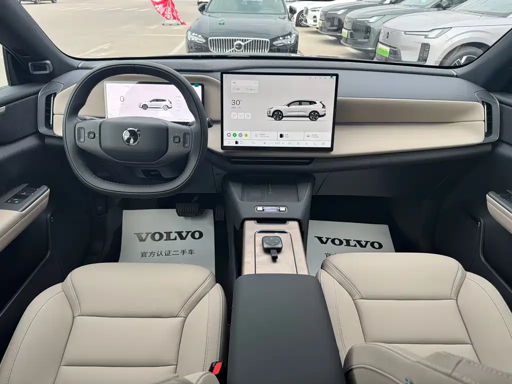 Volvo XC70 PHEV 沃尔沃XC70插电式混动 2026款 四驱超长续航Core