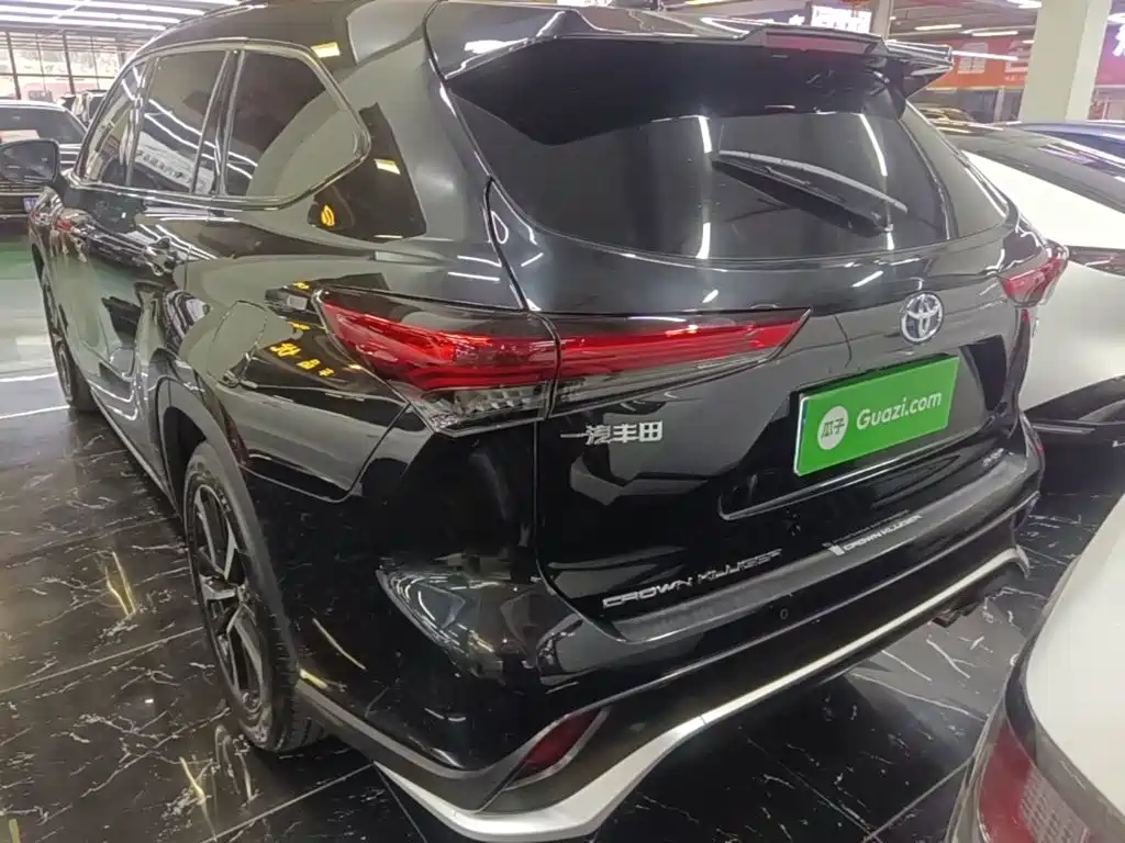 Crown Kluger 2.5 L HEV 4 WD Distinguished