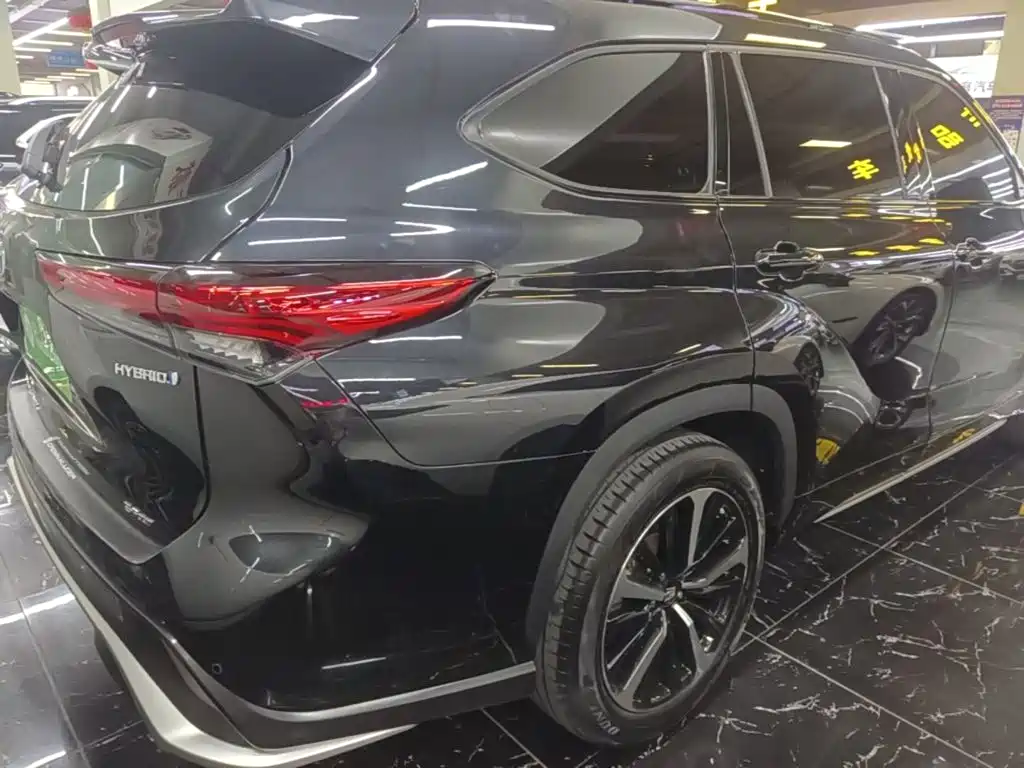 Crown Kluger 2.5 L HEV 4 WD Distinguished