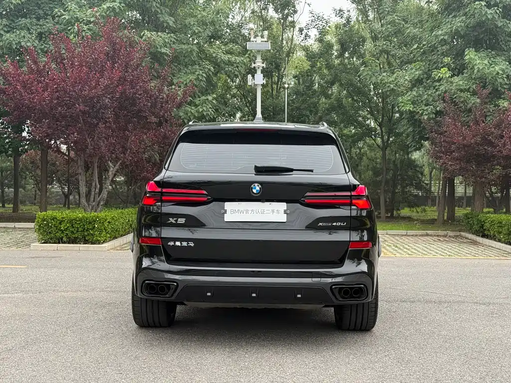 BMW X5 xDrive 40 Li Premium M Sport Night Package