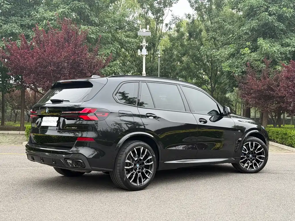 BMW X5 xDrive 40 Li Premium M Sport Night Package