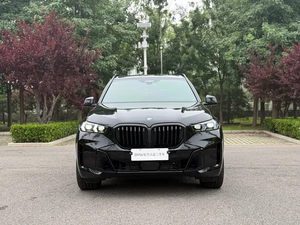 BMW X5 xDrive 40 Li Premium M Sport Night Package
