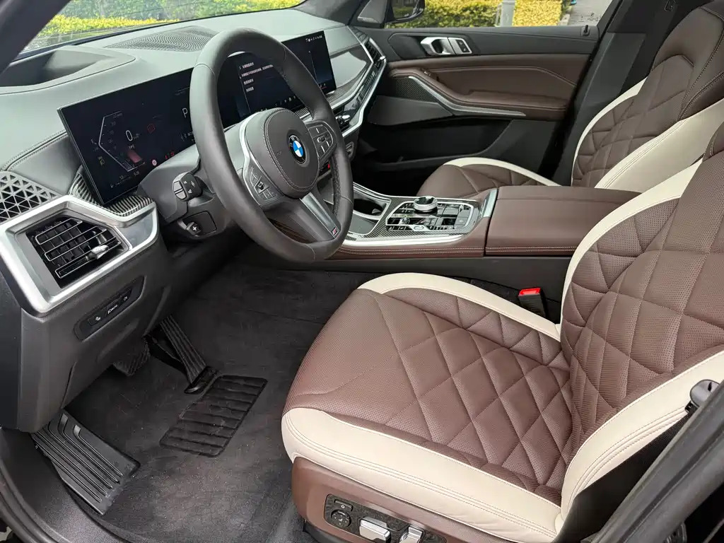 BMW X5 xDrive 40 Li Premium M Sport Night Package