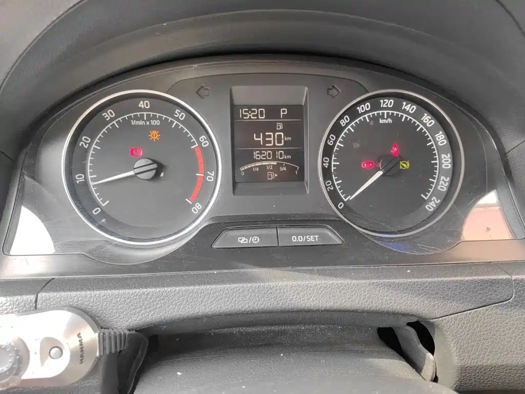 Rapid Spaceback Facelift 1.6 L Auto Forward