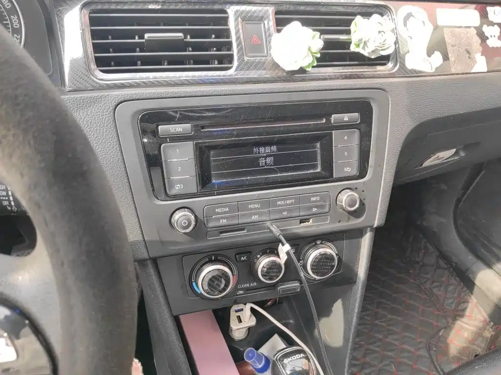 Rapid Spaceback Facelift 1.6 L Auto Forward