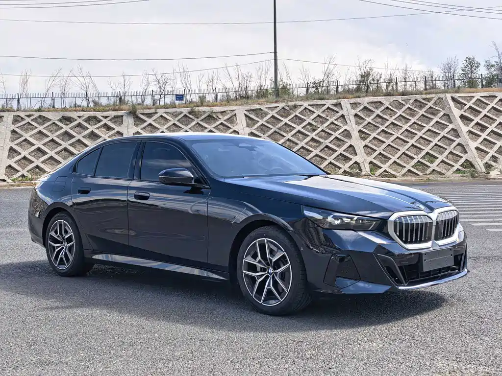 BMW 5 Series (Import) 宝马5系进口 2026款 530 i 领先型 M运动套装
