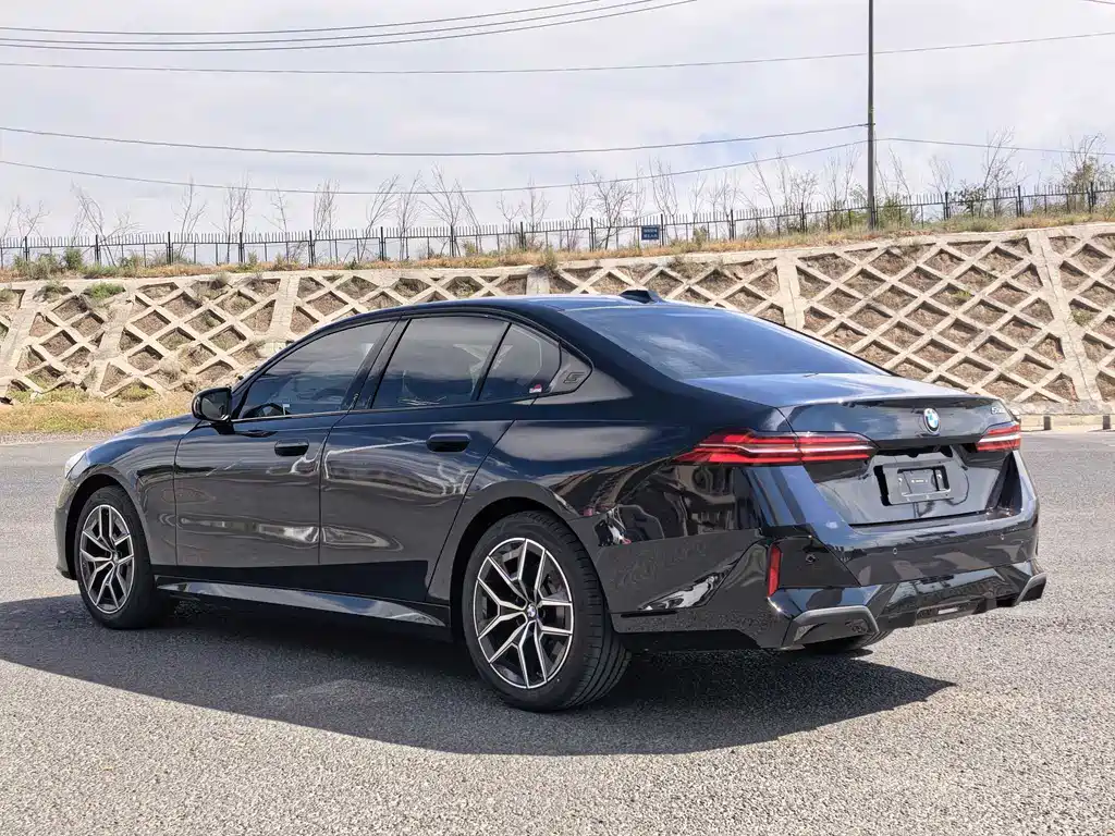 BMW 5 Series (Import) 宝马5系进口 2026款 530 i 领先型 M运动套装