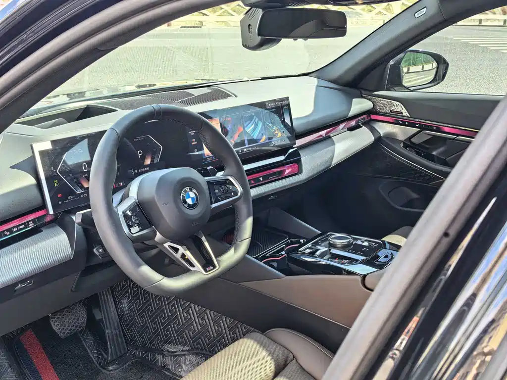 BMW 5 Series (Import) 宝马5系进口 2026款 530 i 领先型 M运动套装