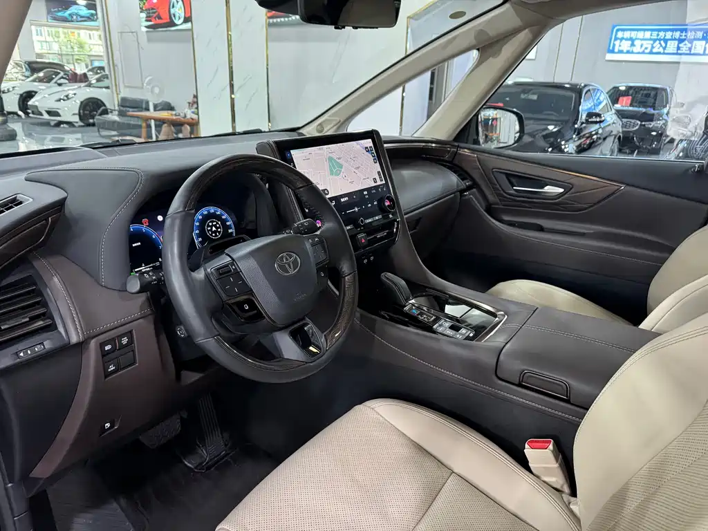 Alphard Dual Engine 2.5 L Premium Enjoyment