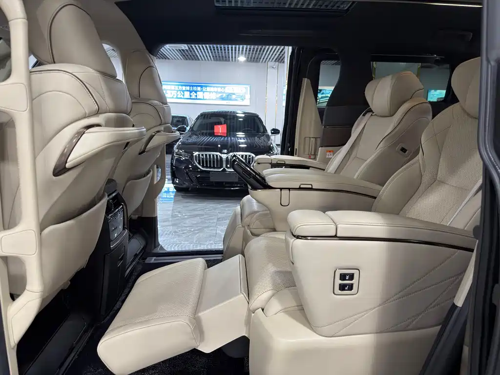 Alphard Dual Engine 2.5 L Premium Enjoyment
